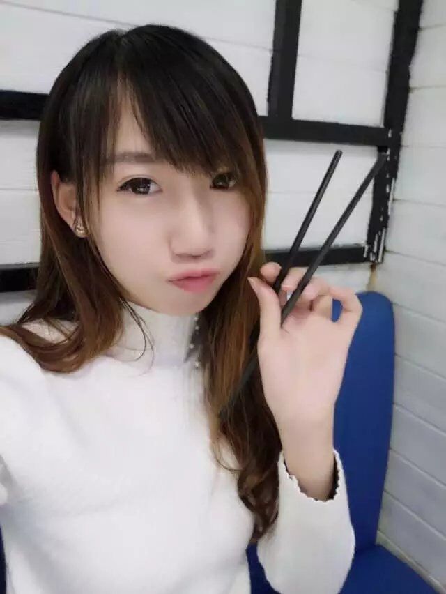 温柔体贴女孩需要经济上帮助 第1张