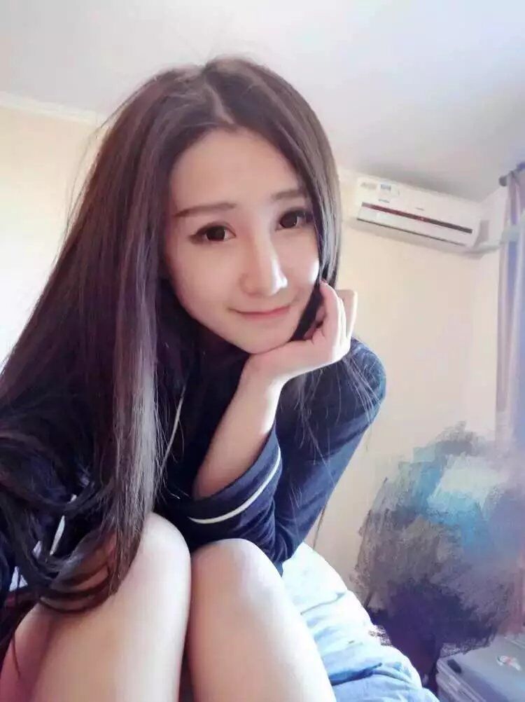 大二学生，漂亮身材好，兼职平面模特。 第1张