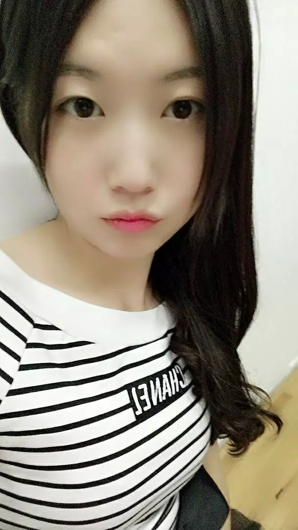 长相清秀文静女生找武汉哥哥长期交往 第1张