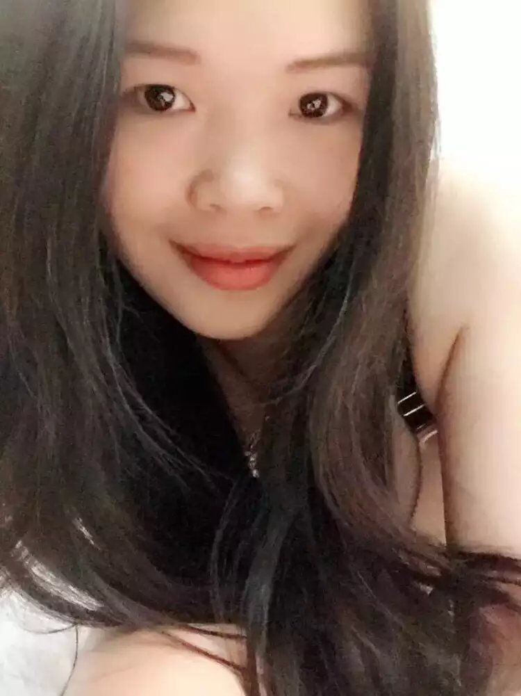 微胖学生妹找叔叔资助 第1张