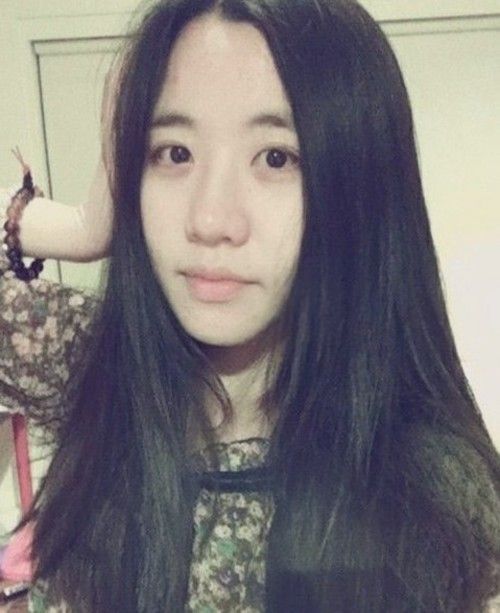 在北京上学比较清闲的丰满蜜桃臀美女 第1张