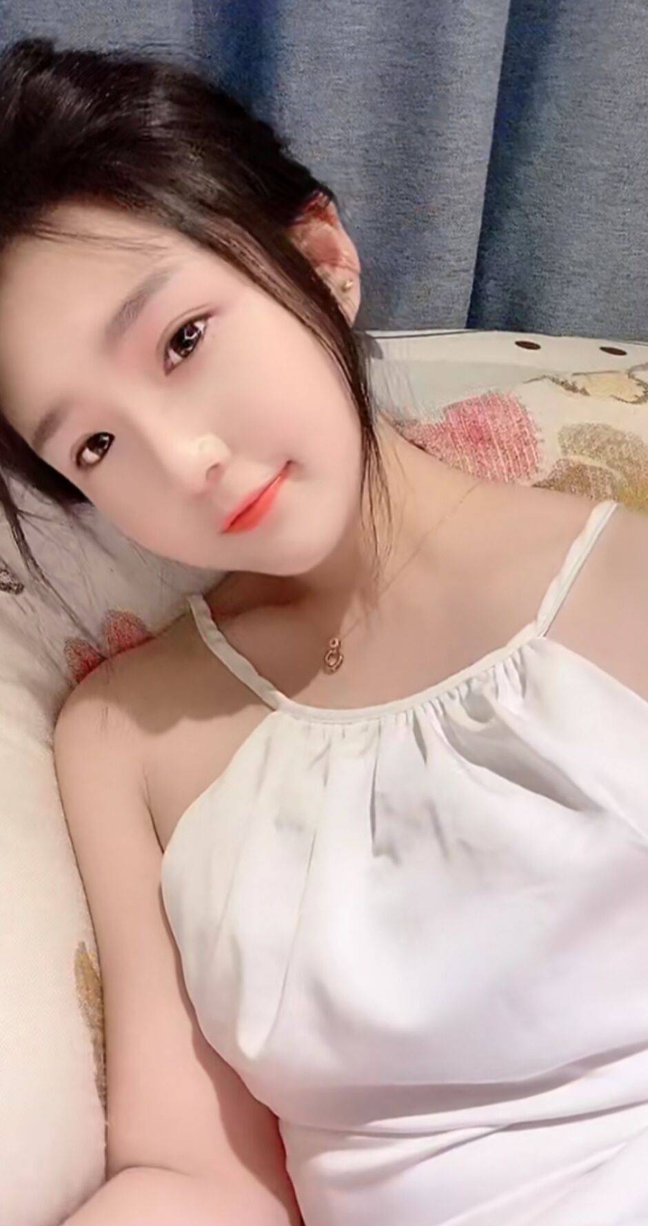 广州萝莉，清纯肤白小可爱，找多金哥哥。 第2张