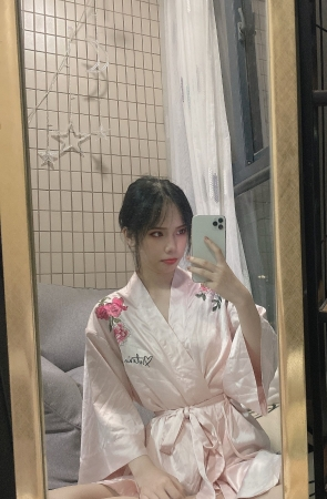 19岁白嫩性感学生妹，想找富豪会员资助。 第1张