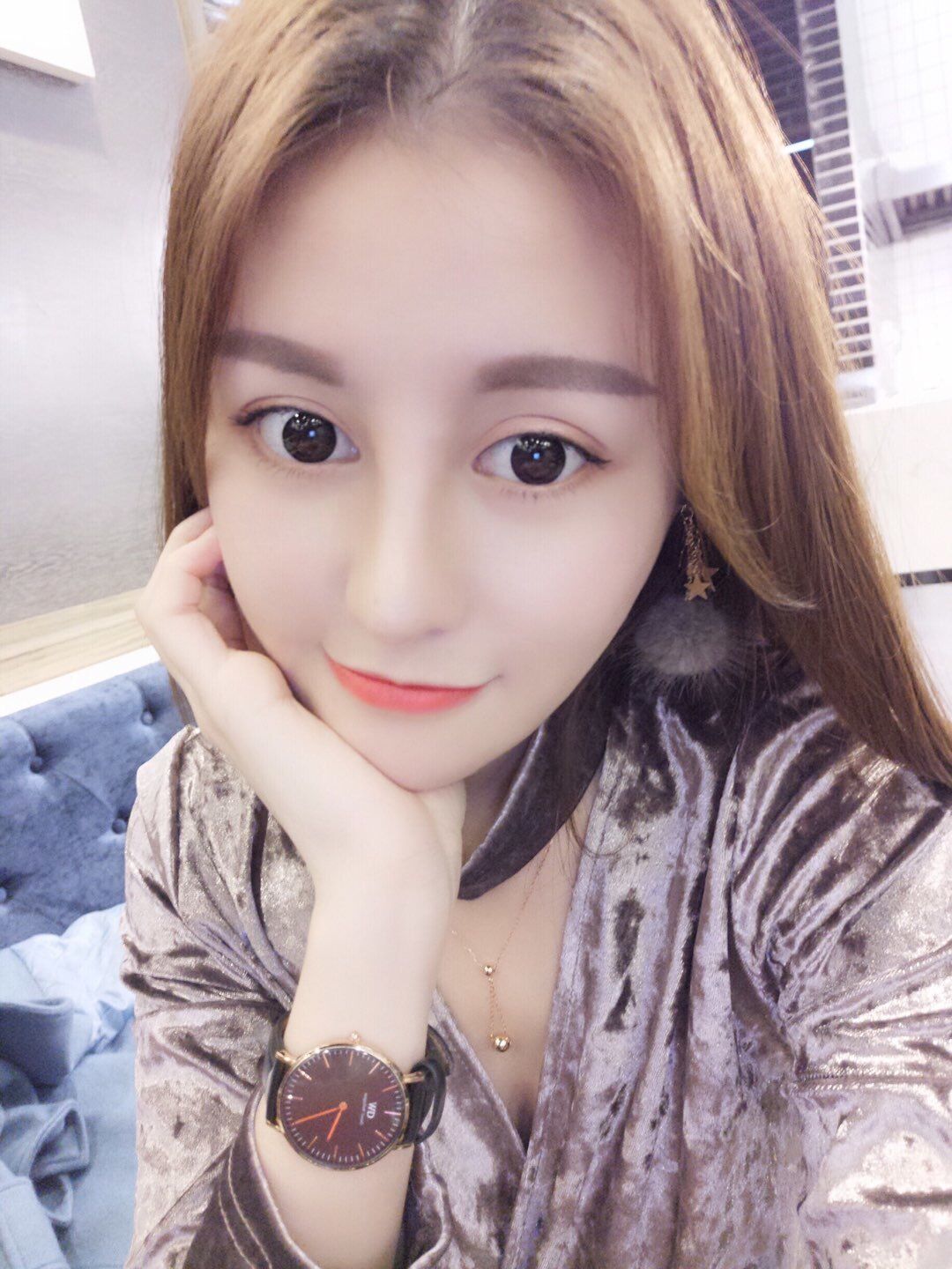 温婉大方女孩，期待遇见一位有实力的绅士 第1张
