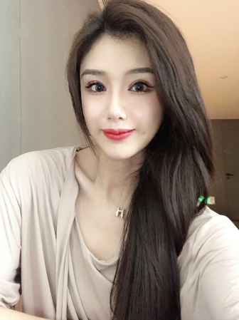 北京白领，颜值气质俱佳，长腿御姐范儿！ 第3张