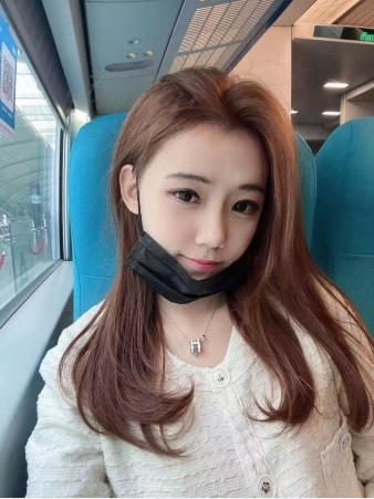 上海高颜值女孩，甜美漂亮，肤白大长腿 第1张