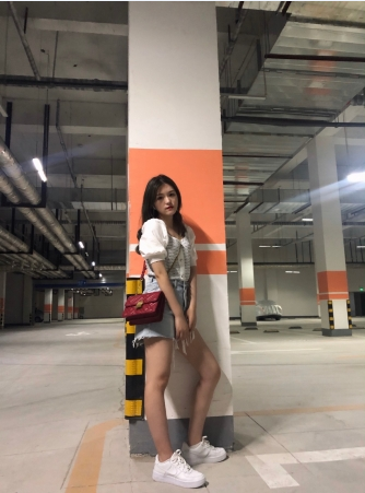 脾气好，懂事听话女生找实力男会员 第1张