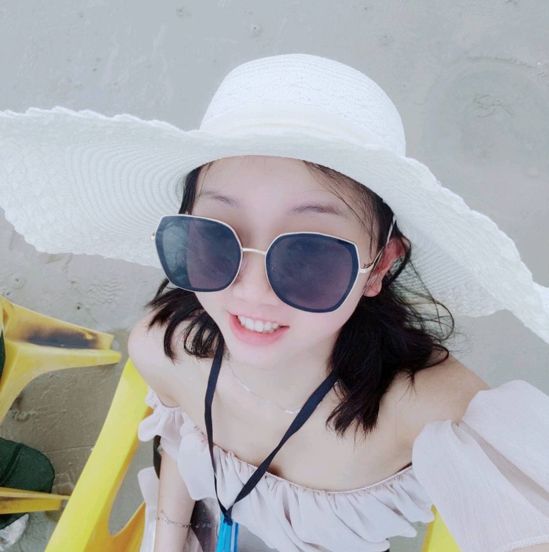 贵阳学生妹子求长期包养，可以去外地 第1张