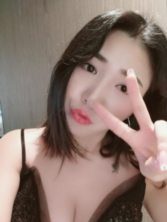 身材前凸后翘性感美女 第1张