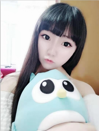 皮肤白皙，长发软妹纸求土豪哥哥抱走 第2张