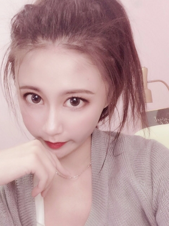 身材高挑肤白貌美小姐姐 第1张