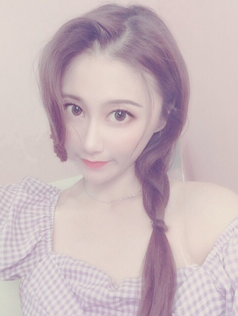 身材高挑肤白貌美小姐姐 第2张