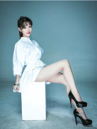 长腿舞蹈女孩找大方男士，像男女朋友一样 第1张