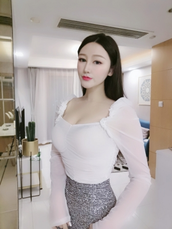 高冷气质美女，寻找有经济实力富豪～ 第1张