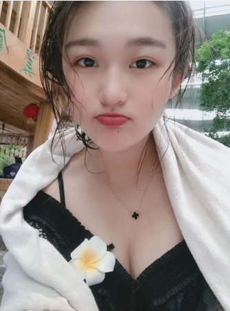 吉林性感大胸妹纸求包，靠谱哥哥加我 第1张