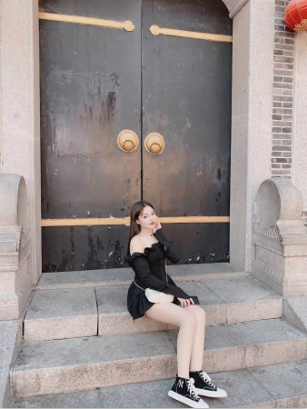 肤白漂亮，懂事听话女生找实力男会员 第1张