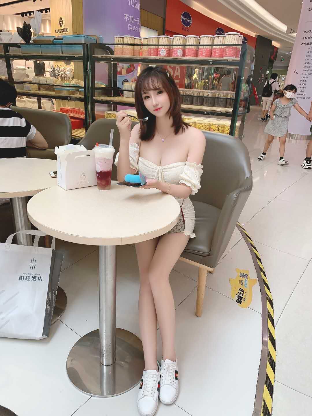 山东济南女孩，性感胸大做平面模特 第1张