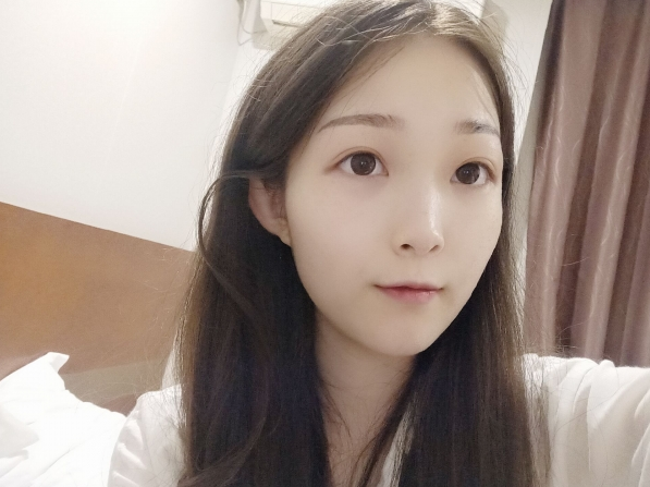 D杯呆萌小萝莉找金主爸爸 第1张