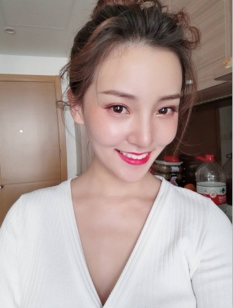 北京白领女孩，颜值身材佳，可清纯可御姐 第1张