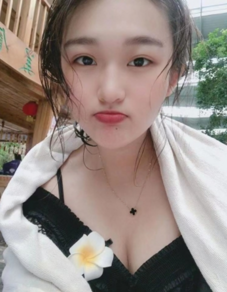 湖北武汉学生女孩，长相身材都很好，求抱走 第1张