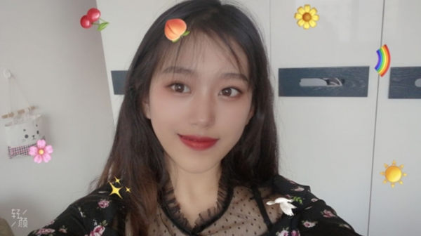 e杯丰胸细腰小美女求包，有照片喜欢的大叔来 第1张