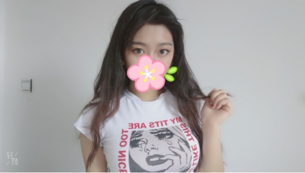 e杯丰胸细腰小美女求包，有照片喜欢的大叔来 第2张