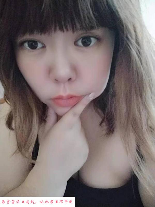 大胸服务很骚的少妇 第1张