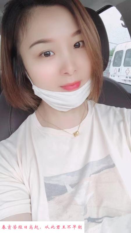 卖衣服的少妇 第1张