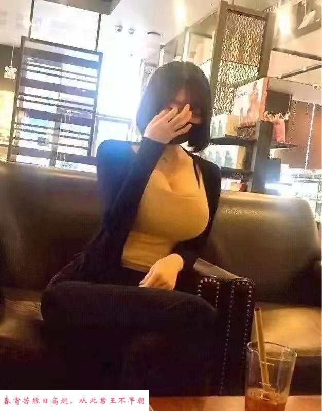 短发G奶模特 第3张