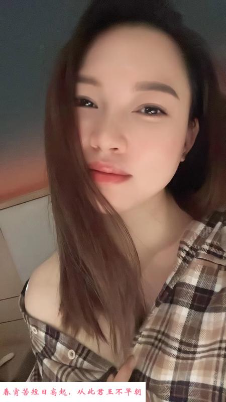 舌头很软的美女 第1张