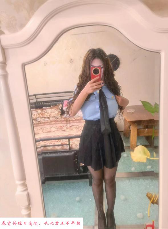 制服骚货 第2张