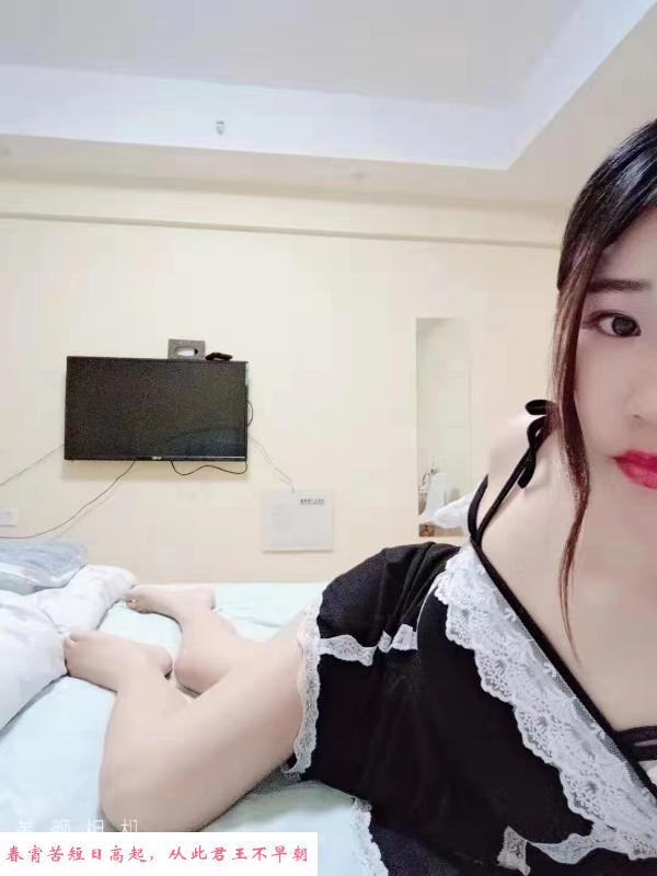 骚逼大长腿 第4张