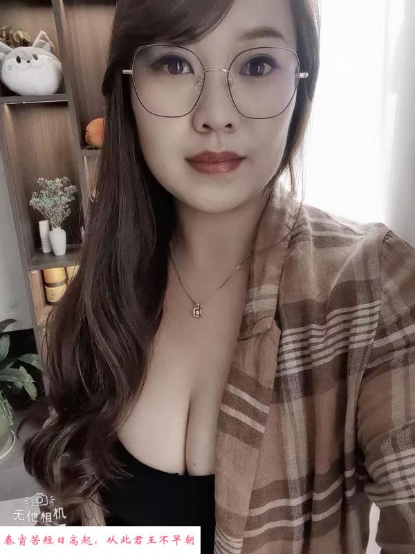 西湖区大奶小少妇 第1张
