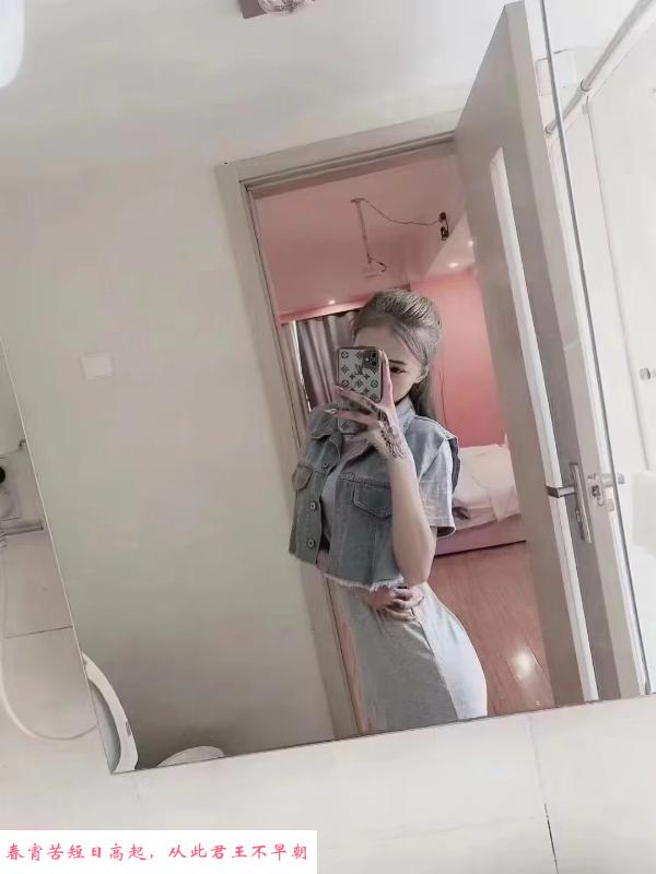 一个花臂社会小女 第1张