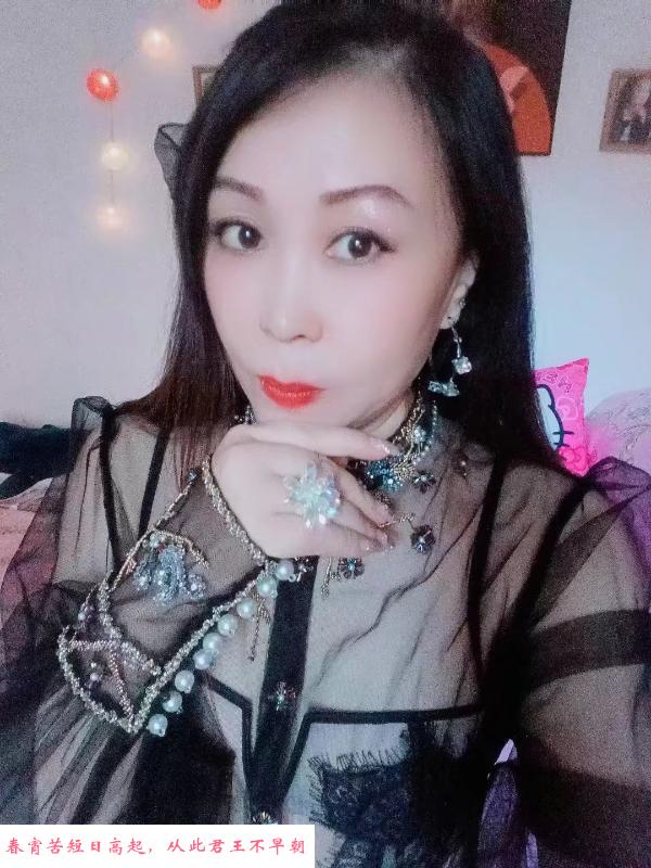 风情的深喉少妇 第2张