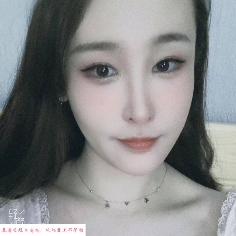 美女御姐蜜桃小酥胸 第3张