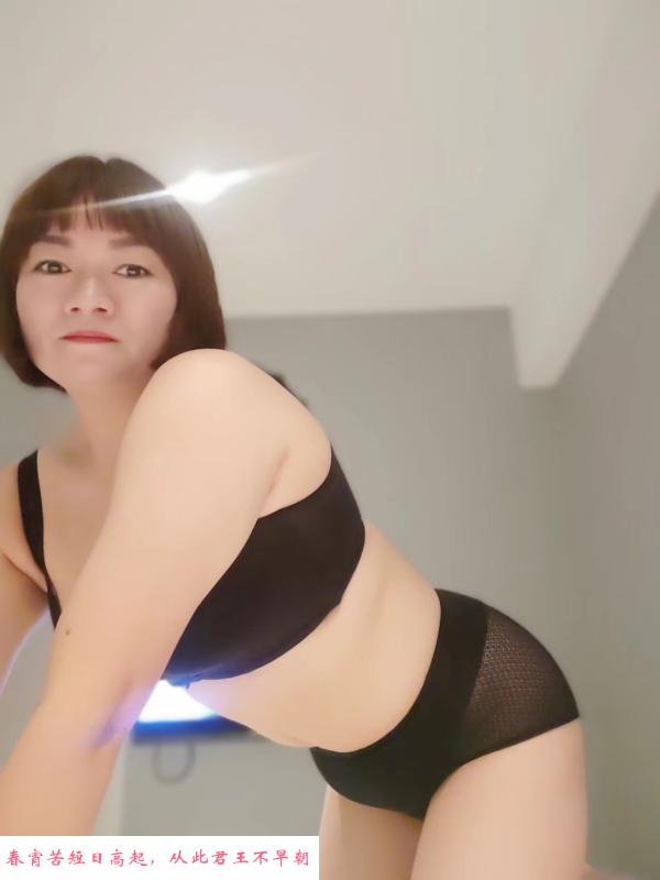 刚下水的熟女 第1张