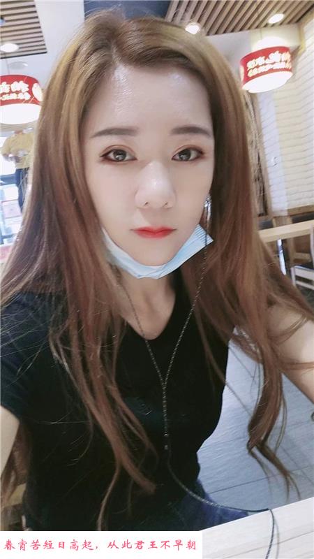 身材不错的妹子 第1张