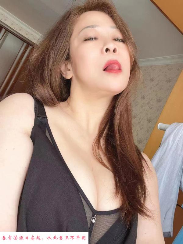 月底出击熟女 第2张