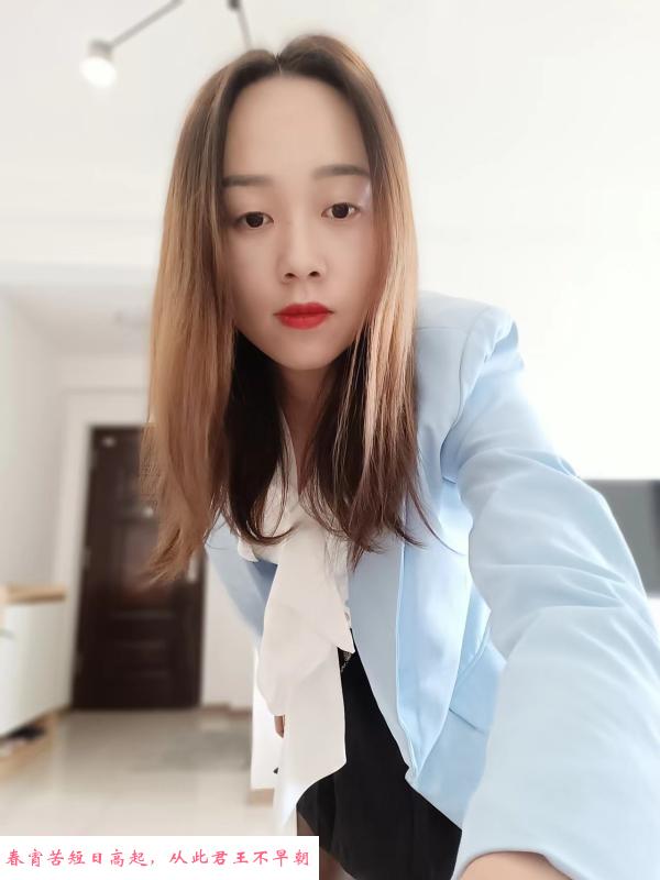 身材娇小的少妇 第1张