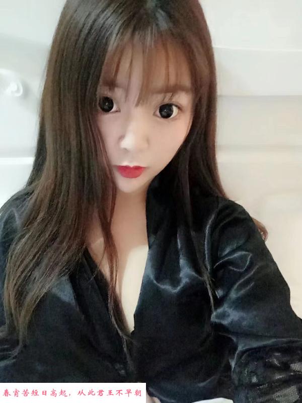 制服美女灵灵 第1张