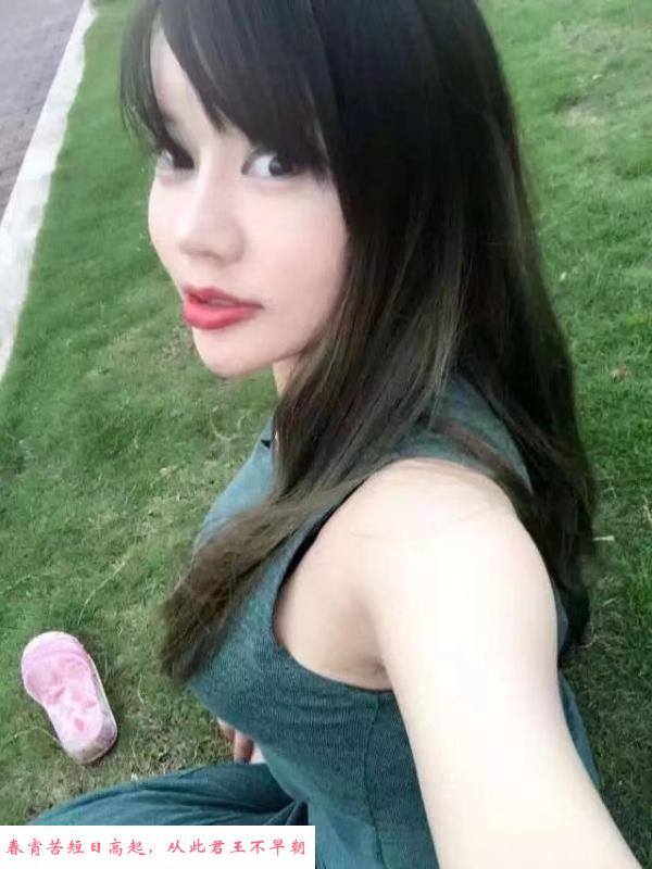 爆乳翘臀骚妹 第4张
