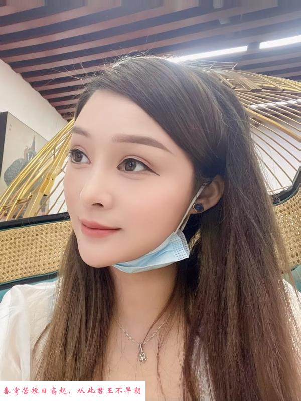 宜川附近美少妇 第1张