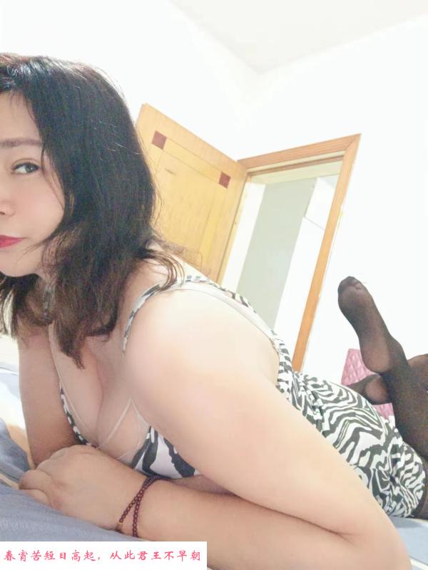 很不错的一个熟女 第1张