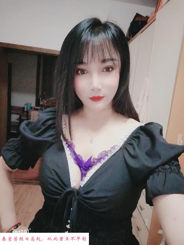 口出大胸大屁股的少妇 第1张