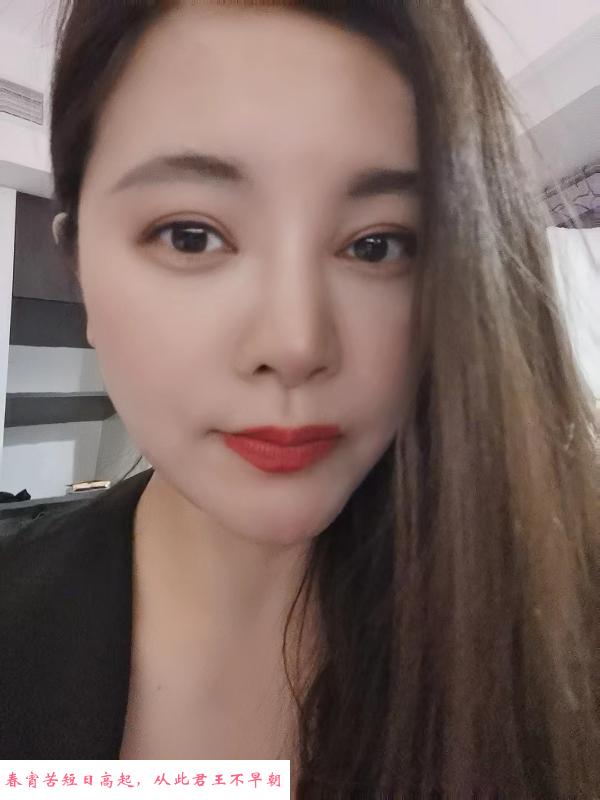 娇小而丰满的妹子 第1张