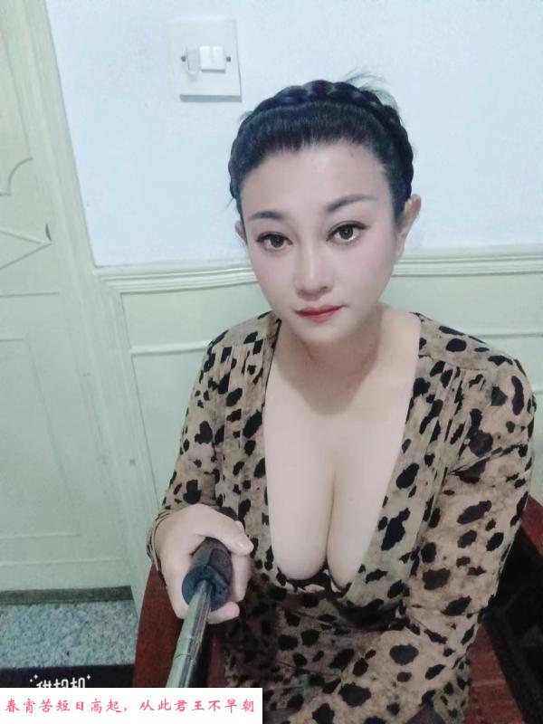 美腿黑丝熟女 第1张