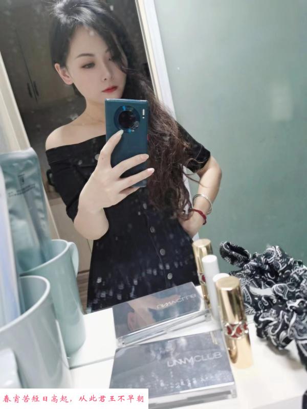 女人味十足的小姐姐 第1张