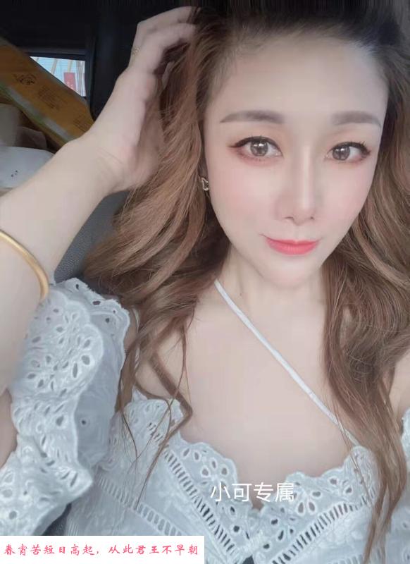 打了肚钉美女 第1张