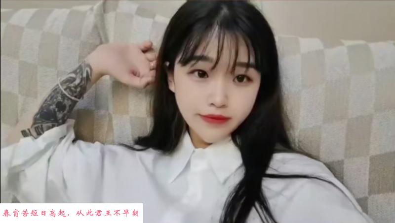 有纹身的年轻小姑娘 第1张